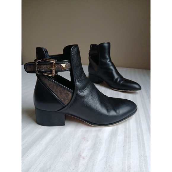 Michael Kors Shoes - Michael Kors Boots 7.5 M Pebbled Grain Leather Britton Ankle Logo Preppy Classic